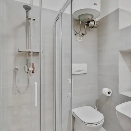 Apartment White House In