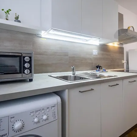 White House In Apartment