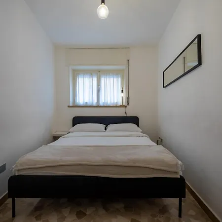 Apartment White House In