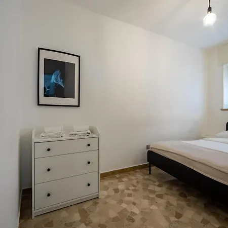 Apartment White House In *